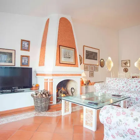 Cozy Summer House אלבור